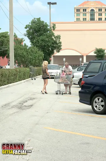 Kayla Ann – Busty Blonde MILF in Shorts and Heels Gives a Handjob Outdoors