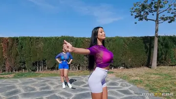 Jennifer Mendez – Czech Brunette with Big Tits Rides in Her Bikini