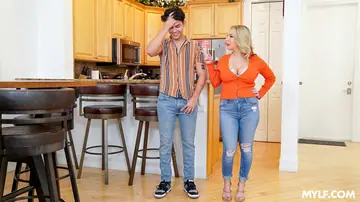 Quinn Waters – Chubby Blonde MILF in a Skirt Sucks and Fucks for a Tit Cumshot