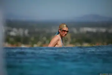 Devon Lee – Thick Blonde MILF in Glasses Gives a Blowjob and Takes Anal Outdoors