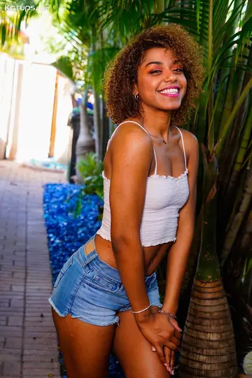 Milu Blaze – Curly Latina Strips Out of Her Shorts and Rubs Her Pussy Outdoors