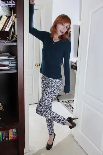 Nancy Reid – Redhead Pulls Her Panties Aside and Spreads Her Shaved Slit