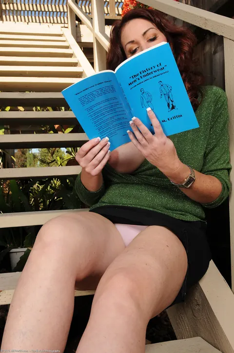 Ryan Edel: Redhead MILF Spreads Her Pussy After Reading – photo 4 of 21