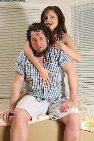 Lola Lynn – Thick Brunette MILF Takes a Facial After Cowgirl Sex