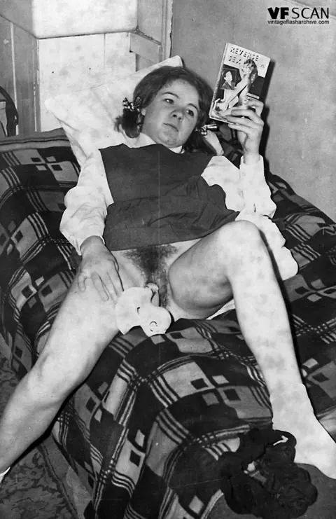 Busty Vintage Babe in Stockings Spreads and Toys Her Hairy Pussy – photo 11 of 12