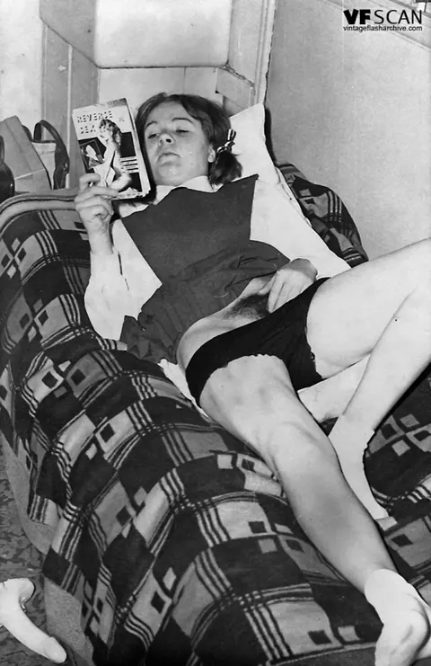 Busty Vintage Babe in Stockings Spreads and Toys Her Hairy Pussy – photo 7 of 12