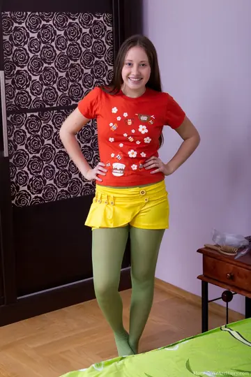 PAWG Strips Out of Her Skirt and Pantyhose to Spread