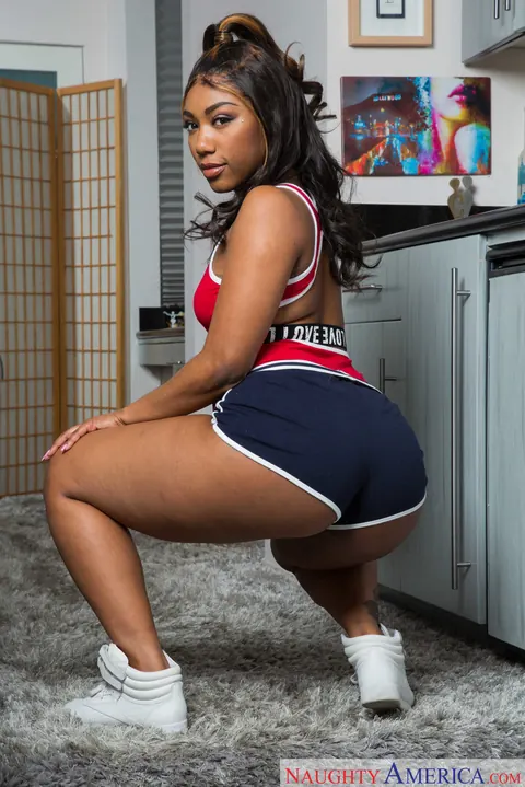 Chanell Heart: Ebony Brunette Strips and Spreads Her Pussy – photo 5 of 20