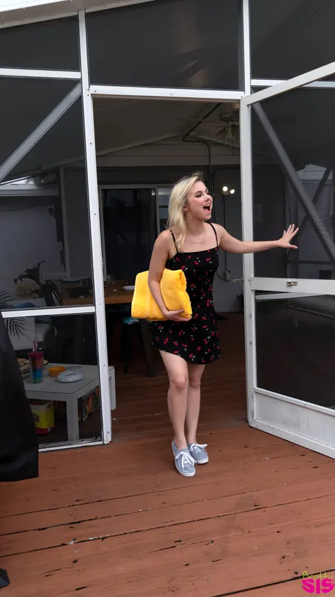 Aria Banks: Blonde PAWG Sucks and Rides Cock by the Pool – photo 1 of 20