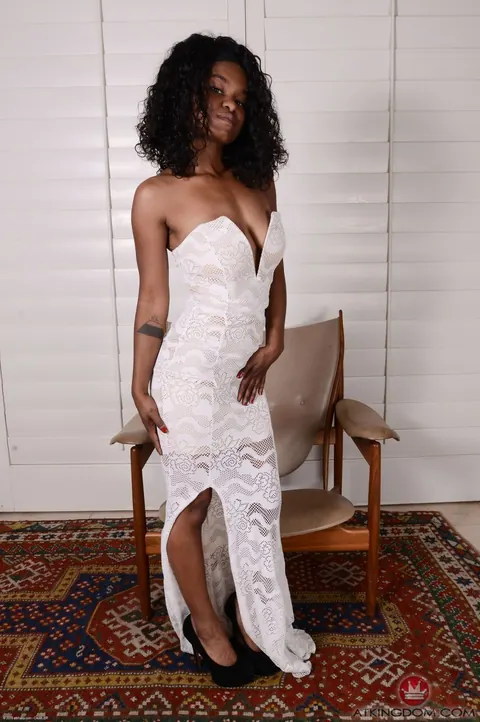 Kahlista Stonem: Petite Ebony Babe Spreads Her Hairy Pussy – photo 1 of 20