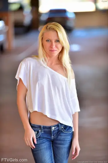 Krystal Shay – Blonde PAWG Lowers Jeans and Spreads Her Ass