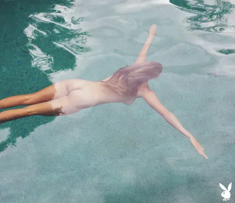 Megan Moore: Slim Blonde Strips Nude in the Pool – photo 12 of 12