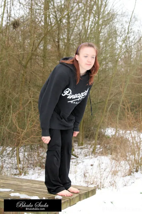 Pale Redhead MILF Lifts Hem Outdoors in Snow – photo 9 of 15