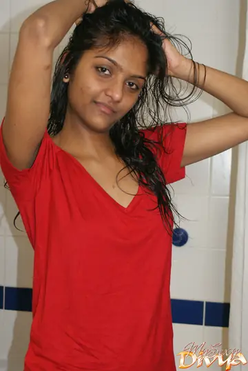 Divya Yogesh – Indian Amateur with Small Natural Tits Poses Nude in the Bathroom