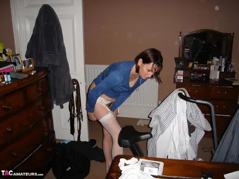 Mature Brunette Changes Stockings Before Sex – photo 8 of 16