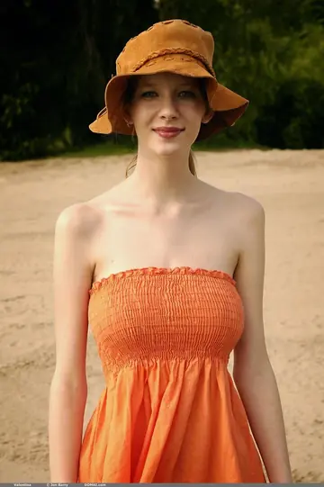 Mandi Collins – Slim Blonde Babe Flaunts Her Big Natural Tits Outdoors