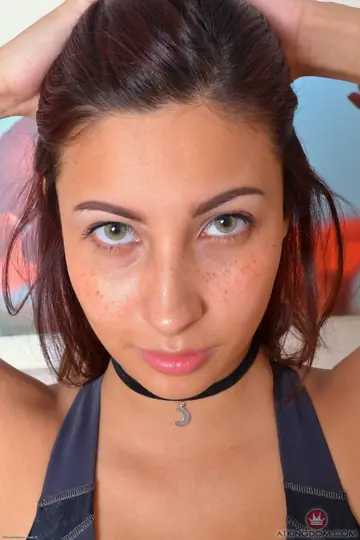 Jade Jantzen – Slim Latina Brunette Spreads Her Shaved Pussy and Gapes Her Ass
