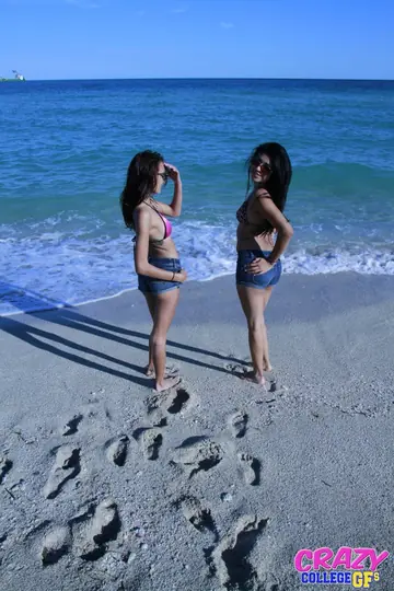 Janice Griffith – Two Petite Latinas Lick and Finger Each Other Oiled on the Beach