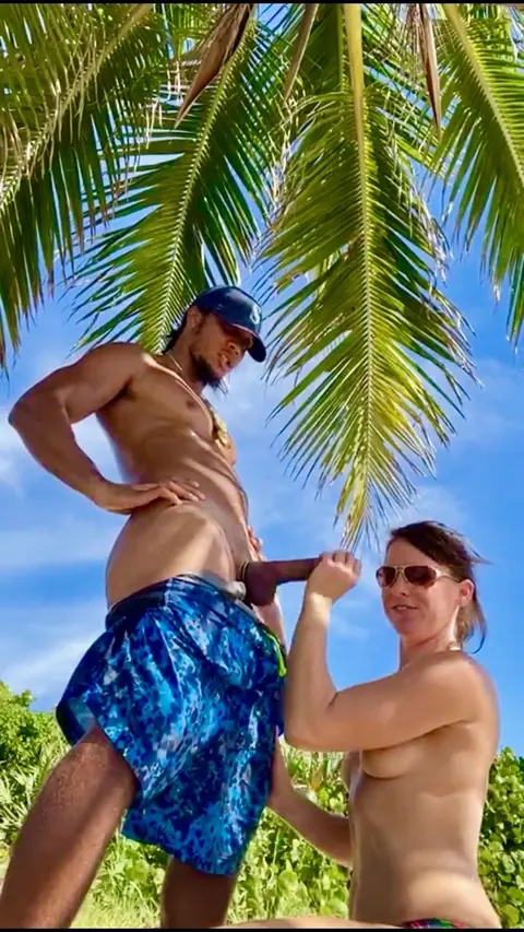 Riley Jacobs: MILF with Natural Tits Sucks BBC Stranger on the Beach – photo 4 of 14
