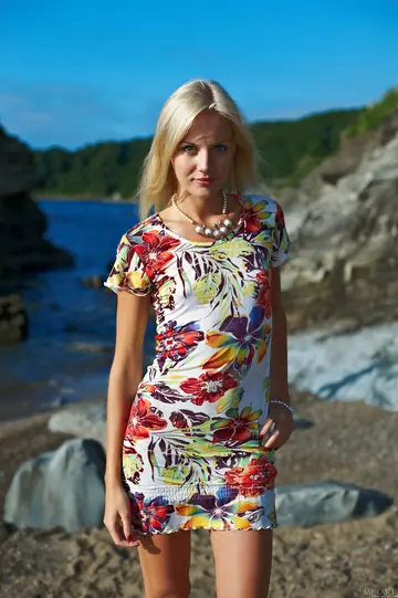 Sandra A – Blonde PAWG Strips Out of Her Dress on the Beach