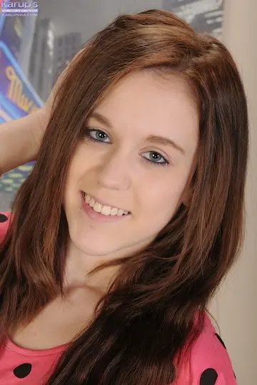 Trinity Rae – Amateur Brunette Strips Out of Her Lingerie and Spreads Her Pussy