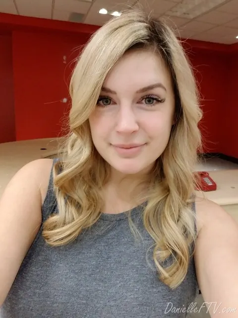 Danielle Delaunay: Thick Blonde in Heels Takes a Facial in Selfies – photo 2 of 15