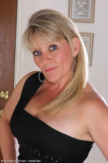 Sherri Donovan – Mature Blonde PAWG Strips Off Her Dress and Thong to Spread Wide