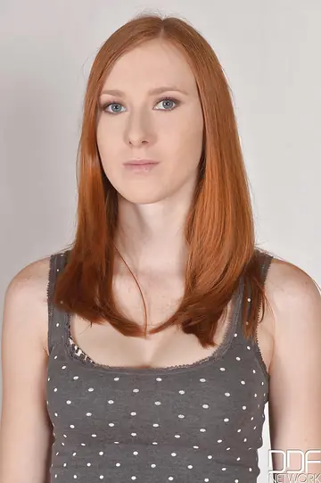 Linda Sweet – Thick Redhead in Jeans and Lingerie Shows Her Big Ass