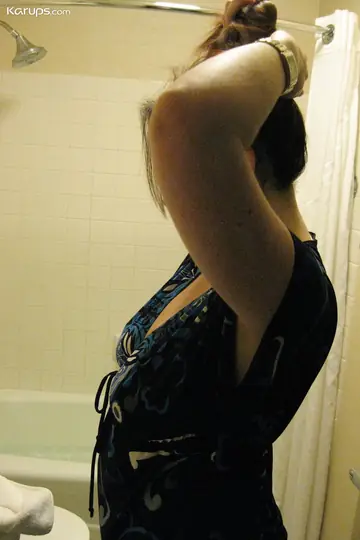 Mature Redhead PAWG with Big Tits Poses in the Bathroom