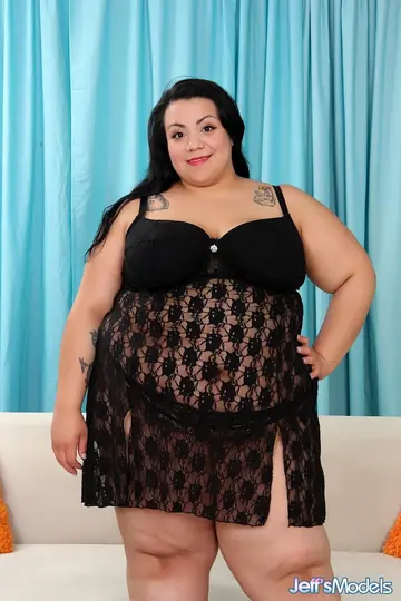Mia Riley – Brunette BBW Gets Fucked Doggy Style and Takes a Facial