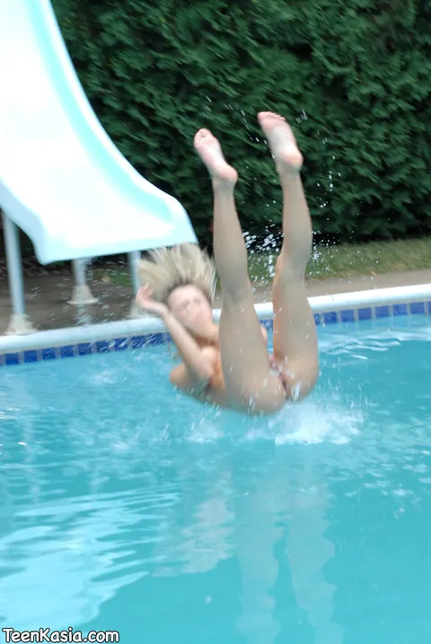 Thick Blonde Strips Out of Her Bikini by the Pool – photo 8 of 12