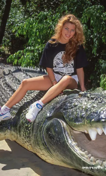Monique Covet – Outdoors, a Mature Blonde MILF in Sneakers Takes Double Penetration