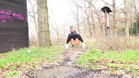 Naomi Bennet: Czech Brunette Squats to Piss in the Forest – photo 4 of 15