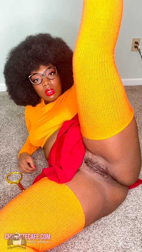 Chy Latte: Ebony MILF in Costume and Glasses Spreads Wide – photo 6 of 15
