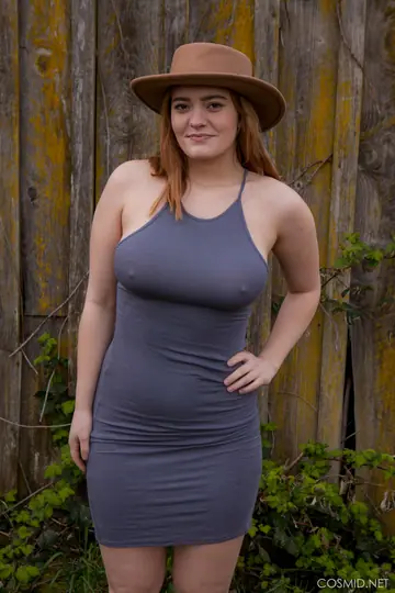 Busty BBW Brunette Lifts Her Dress and Spreads Outdoors