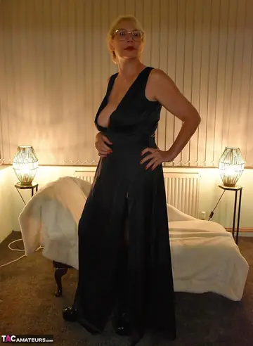 British MILF in Lingerie and Black Stockings Spreads Wide