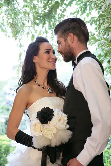 Sandee Westgate – Slim Brunette MILF Bride Rides Cowgirl in a Skirt on Wedding Night