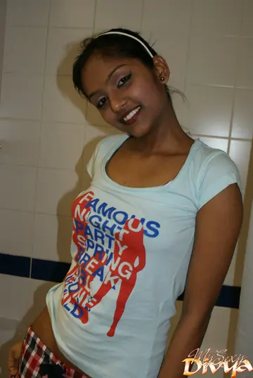 Divya Yogesh – Indian Brunette Undresses in the Bathroom