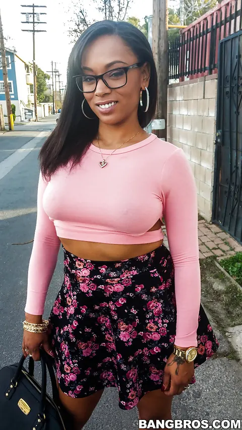 Porsha Carrera: Thick Ebony Latina Shows Off Her Thong and Phat Ass Outdoors – photo 3 of 16