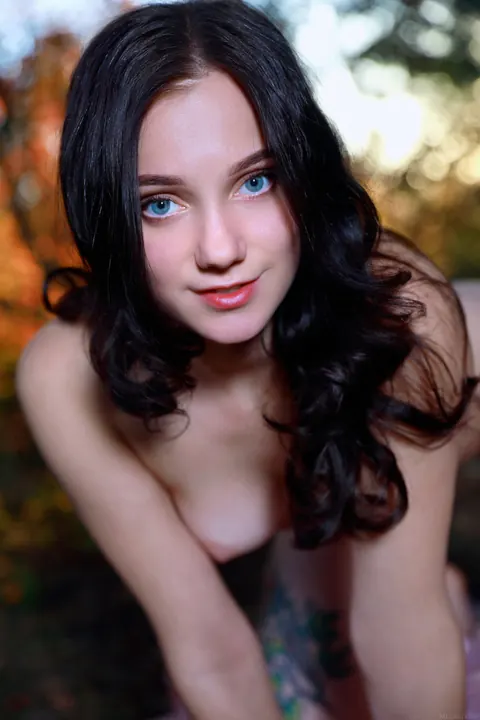 Polly Pure: Slim Ukrainian Brunette Poses Nude in the Forest – photo 15 of 21