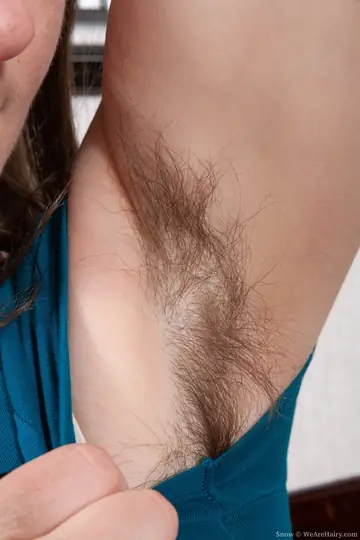 Raven Snow – Busty Brunette Amateur Spreads Her Hairy Pussy and Armpits