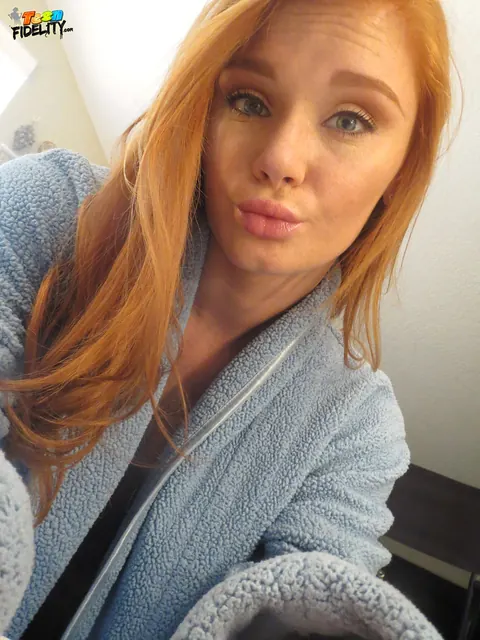 Alex Tanner: Redhead Removes Her Bikini and Opens Her Legs – photo 15 of 17