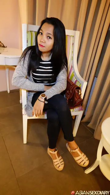 Petite Asian Babe Fucks a Stranger in the Hotel