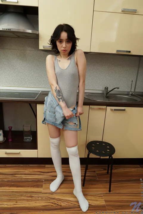 Korolina Beiman: Petite Brunette in Jeans Pulls Denim Aside – photo 4 of 21