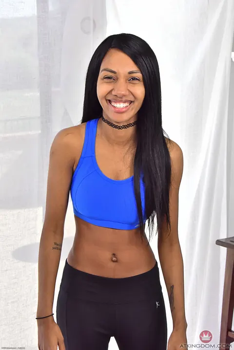 Alexis Avery: Tall Ebony Babe with Big Natural Tits Spreads Her Asshole – photo 8 of 20