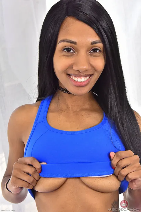 Alexis Avery: Tall Ebony Babe with Big Natural Tits Spreads Her Asshole – photo 4 of 20