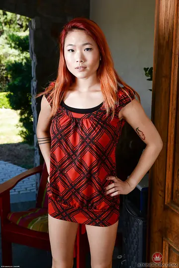 Lea Hart – Thick Asian Redhead Bares Her Shaved Pussy and Big Natural Tits