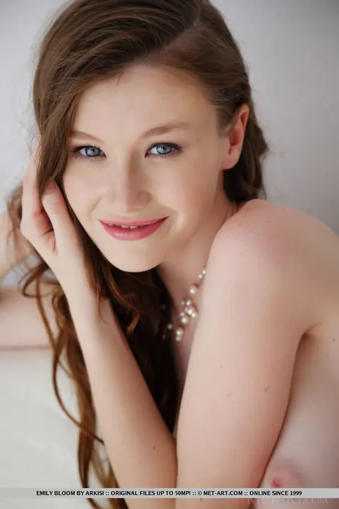 Emily Bloom: Brunette Strips Out of Her Lingerie and Spreads Her Pussy – photo 7 of 18