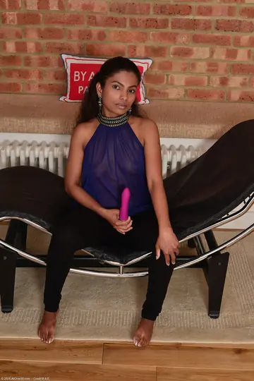 Alishaaa Mae – Ebony Brunette Undresses and Masturbates with a Dildo