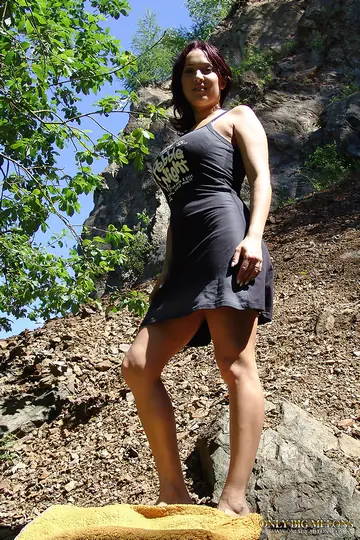 Lea Magic – Busty Czech MILF Has Sex and Fingers Herself Outdoors on Rocky Slope